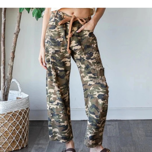 Oli & Hali Pants - 1️⃣ Medium left. Oli & Hali 💚💚Camouflage Denim Pants with Drawstring Waist